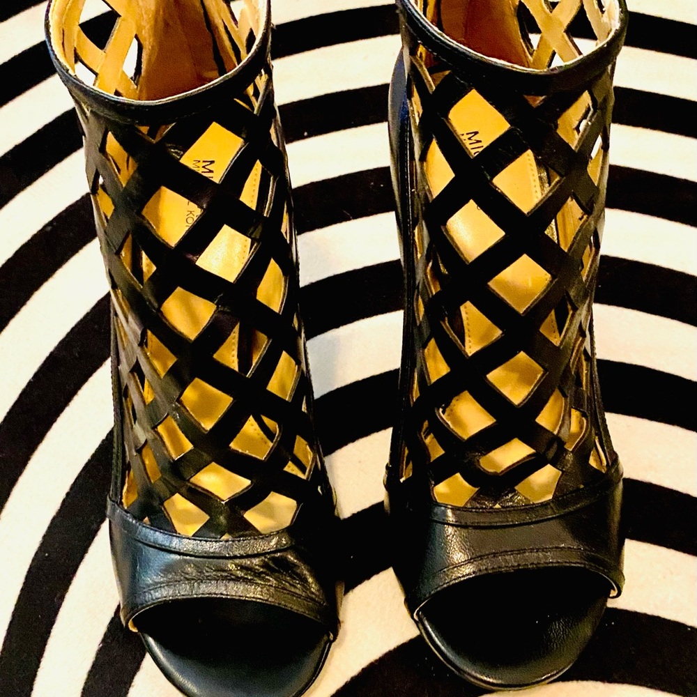 MICHAEL KORS Yvonne Leather Booties - US 9.5M - Picture 2 of 9